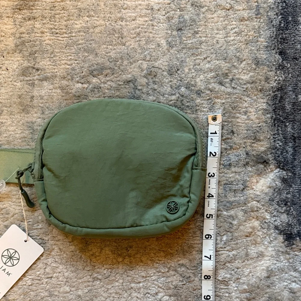 GAIAM Green Crossbody Bag - Picture 2 of 4